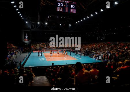 Arnhem, Niederlande. 23. September 2022. ARNHEM - die niederländische Volleyballmannschaft der Frauen in Aktion gegen Kenia beim Eröffnungsspiel der Volleyball-Weltmeisterschaft im GelreDome in Arnhem. ANP SANDER KING Credit: ANP/Alamy Live News Stockfoto