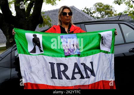 Brüssel, Belgien. 23. September 2022. Demonstranten nehmen am 23. September 2022 nach dem Tod von Mahsa Amini an einer Demonstration vor der iranischen Botschaft in Brüssel, Belgien, Teil. Kredit: ALEXANDROS MICHAILIDIS/Alamy Live Nachrichten Stockfoto