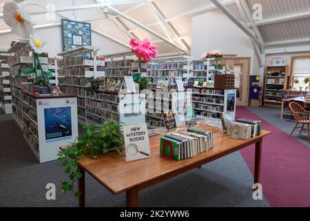 Neue Mystery Books in der Truro Public Library auf Cape Cod in Massachusetts, USA. Stockfoto