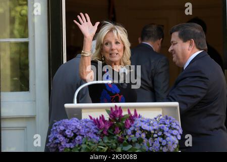 23. September 2022, Washington, District of Columbia, USA: US First Lady JILL BIDEN hält heute am 23. September 2022 im Decatur House/White House in Washington DC, USA, eine Rede und eine Ehrung an die ehemalige First Lady JACQUELINE KENNEDY. (Bild: © Lenin Nolly/ZUMA Press Wire) Bild: ZUMA Press, Inc./Alamy Live News Stockfoto