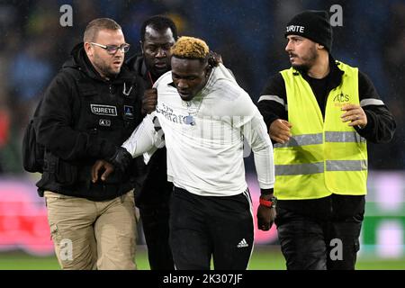 Le Havre, Frankreich. 23. September 2022. LE HAVRE - Pitch-Eindringlinge nach dem Spiel während der Internationalen Freundschaftsspiel zwischen Brasilien und Ghana im Stade Oceane am 23. September 2022 in Le Havre, Frankreich. ANP | Dutch Height | Gerrit van Keulen Credit: ANP/Alamy Live News Stockfoto