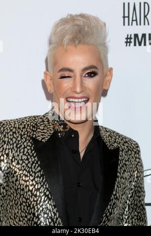 LOS ANGELES - FEB 19: Franke Grande bei den Annual Make-up Artists & Hair Stylists Guild Awards 9. am 19. Februar 2022 in Beverly Hills, CA mit: Franke Grande wo: Beverly Hills, California, USA Wann: 19 Feb 2022 Credit: Nicky Nelson/WENN Stockfoto