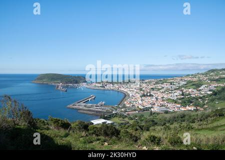 Portugal, Azoren, Horta, Blick auf die Küstenstadt auf der Insel Faial Stockfoto