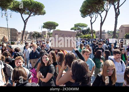 Rom, Italien. 23. September 2022. Von Fridays organisierte Demonstration für die Bewegung Future Italy anlässlich des Globalen Klimastreiks. (Foto von Matteo Nardone/Pacific Press) Quelle: Pacific Press Media Production Corp./Alamy Live News Stockfoto