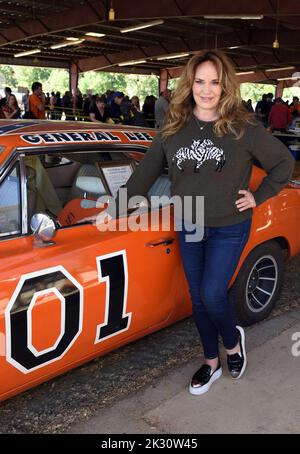 Greenville, TN, USA. 23. September 2022. Catherine Bach bei einem öffentlichen Auftritt für das Hazzard Fest 2022, Greene County Fairgrounds, Greenville, TN, 23. September 2022. Quelle: Derek Storm/Everett Collection/Alamy Live News Stockfoto