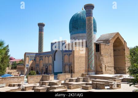 Blick auf das Gur-i Amir Mausoleum (Grab von Tamerlane) an einem sonnigen Tag. Samarkand, Usbekistan Stockfoto