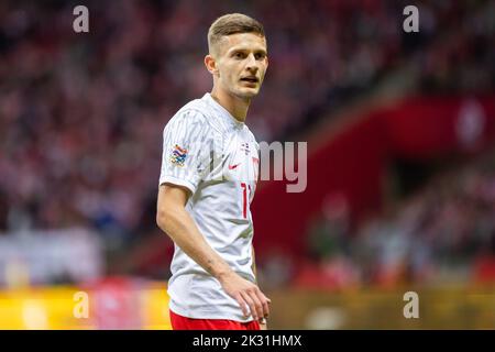 Warschau, Polen. 22. September 2022. Sebastian Szymanski aus Polen in Aktion gesehen während der UEFA Nations League, League A Group 4 Spiel zwischen Polen und den Niederlanden im PGE National Stadium. Endstand; Polen 0:2 Niederlande. Kredit: SOPA Images Limited/Alamy Live Nachrichten Stockfoto