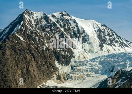 Gletscher fließen von den Berggipfeln des Kluane National Park im Yukon Territory, Kanada Stockfoto