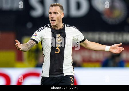 Leipzig, Deutschland. 23. September 2022. Fußball: Nations League A, Deutschland - Ungarn, Gruppenphase, Gruppe 3, Matchday 5, Red Bull Arena. Deutschlands David Raum Gesten. Quelle: Tom Weller/dpa/Alamy Live News Stockfoto