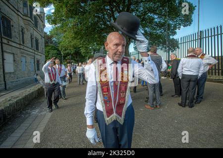 13. August 2022, Londonderry. 10.000 Apprentice Boys of Derry und 120 Bands nahmen an der jährlichen Relief of Derry-Parade Teil, der größten loyalen Orderparade Stockfoto