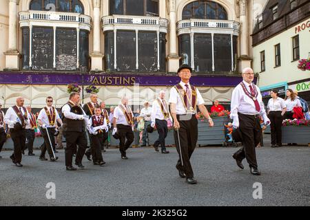 13. August 2022, Londonderry. 10.000 Apprentice Boys of Derry und 120 Bands nahmen an der jährlichen Relief of Derry-Parade Teil, der größten loyalen Orderparade Stockfoto