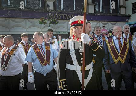 13. August 2022, Londonderry. 10.000 Apprentice Boys of Derry und 120 Bands nahmen an der jährlichen Relief of Derry Parade Teil. Stockfoto