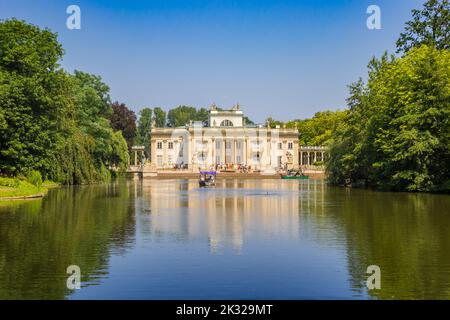 Palast am See im Lazienki Park in Warschau, Polen Stockfoto