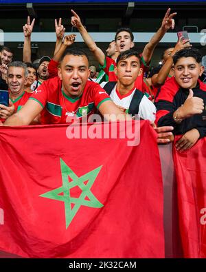 Barcelona, Spanien. 23. September 2022. Marokko-Fans spielten beim internationalen Freundschaftsspiel zwischen Marokko und Chile am 23. September 2022 im RCDE-Stadion in Barcelona, Spanien. (Foto von Bagu Blanco / PRESSIN) Credit: PRESSINPHOTO SPORTS AGENCY/Alamy Live News Stockfoto