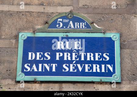 Paris, Frankreich. August 2022. Berühmte Straßenschilder in Paris. Hochwertige Fotos Stockfoto