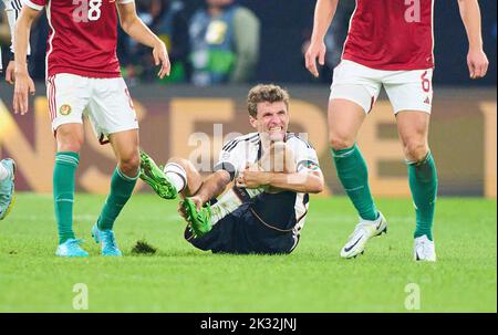 Leipzig, Deutschland. 23. September 2022. Thomas Müller, DFB 13 Wettkampf um den Ball, Tackling, Duell, Header, zweikampf, Aktion, Kampf gegen Willi Orban, HUN 6 im UEFA Nations League 2022 Spiel DEUTSCHLAND - UNGARN 0-1 in der Saison 2022/2023 am 23. September 2022 in Leipzig, Deutschland. © Peter Schatz / Alamy Live News Credit: Peter Schatz/Alamy Live News Stockfoto