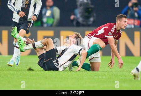 Leipzig, Deutschland. 23. September 2022. Thomas Müller, DFB 13 Wettkampf um den Ball, Tackling, Duell, Header, zweikampf, Aktion, Kampf gegen Willi Orban, HUN 6 im UEFA Nations League 2022 Spiel DEUTSCHLAND - UNGARN 0-1 in der Saison 2022/2023 am 23. September 2022 in Leipzig, Deutschland. © Peter Schatz / Alamy Live News Credit: Peter Schatz/Alamy Live News Stockfoto