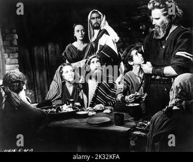 JULIA LAYE OLIVE DEERING JOHN CARRADINE JOHN DEREK PAUL De ROLF und CHARLTON HESTON in DEN ZEHN GEBOTEN 1956 Regisseur CECIL B. DeMille Motion Pictures Associates / Paramount Pictures Stockfoto