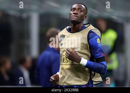 Mailand, Italien. 23. September 2022. Tammy Abraham von England schaut während des Fußballspiels der UEFA Nations League Group 3 zwischen Italien und England in San Siro am 23. September 2022 in Mailand, Italien, auf. Quelle: Marco Canoniero/Alamy Live News Stockfoto