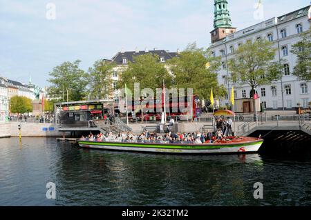 Kopenhagen /Dänemark/24 September 2022/Hop on Hop off boat ride Copenhagen cnal toru Tourism in danish Capital Copenhagen. (Foto..Francis Joseph Dean/Dean Picturs. Stockfoto