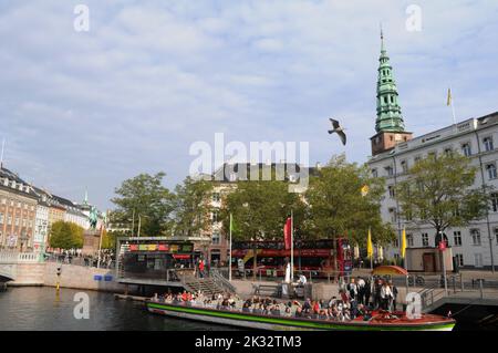 Kopenhagen /Dänemark/24 September 2022/Hop on Hop off boat ride Copenhagen cnal toru Tourism in danish Capital Copenhagen. (Foto..Francis Joseph Dean/Dean Picturs. Stockfoto