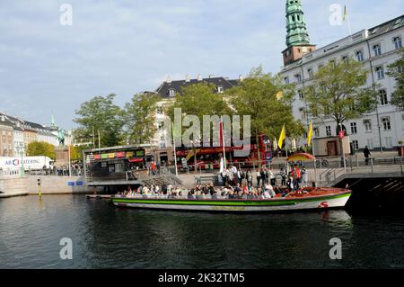 Kopenhagen /Dänemark/24 September 2022/Hop on Hop off boat ride Copenhagen cnal toru Tourism in danish Capital Copenhagen. (Foto..Francis Joseph Dean/Dean Picturs. Stockfoto