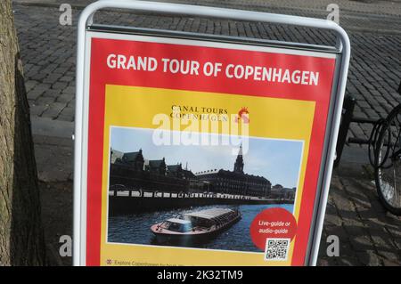 Kopenhagen /Dänemark/24 September 2022/Hop on Hop off boat ride Copenhagen cnal toru Tourism in danish Capital Copenhagen. (Foto..Francis Joseph Dean/Dean Picturs. Stockfoto