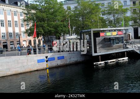 Kopenhagen /Dänemark/24 September 2022/Hop on Hop off boat ride Copenhagen cnal toru Tourism in danish Capital Copenhagen. (Foto..Francis Joseph Dean/Dean Picturs. Stockfoto