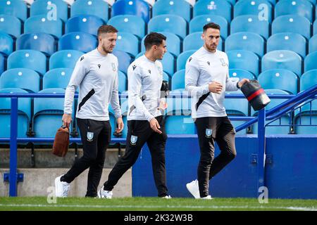 Sheffield, Großbritannien. 24. September 2022. Spieler von Sheffield Wednesday kommen zum Sky Bet League 1 Spiel Sheffield Wednesday gegen Wycombe Wanderers in Hillsborough, Sheffield, Großbritannien, 24.. September 2022 (Foto von Ben Early/News Images) in Sheffield, Großbritannien am 9/24/2022. (Foto von Ben Early/News Images/Sipa USA) Quelle: SIPA USA/Alamy Live News Stockfoto