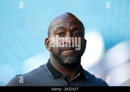 Sheffield, Großbritannien. 24. September 2022. Darren Moore Manager von Sheffield Wednesday kommt zum Sky Bet League 1 Spiel Sheffield Wednesday gegen Wycombe Wanderers in Hillsborough, Sheffield, Großbritannien, 24.. September 2022 (Foto von Ben Early/News Images) in Sheffield, Großbritannien am 9/24/2022. (Foto von Ben Early/News Images/Sipa USA) Quelle: SIPA USA/Alamy Live News Stockfoto