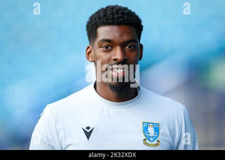 Sheffield, Großbritannien. 24. September 2022. Tireeq Bakinson #19 von Sheffield Wednesday kommt für das Sky Bet League 1 Spiel Sheffield Wednesday gegen Wycombe Wanderers in Hillsborough, Sheffield, Großbritannien, 24.. September 2022 (Foto von Ben Early/News Images) in Sheffield, Großbritannien am 9/24/2022. (Foto von Ben Early/News Images/Sipa USA) Quelle: SIPA USA/Alamy Live News Stockfoto