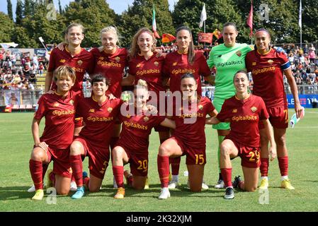 Rom, Italien. 24. September 2022. AS Roma Team während der Italienischen Fußball-Liga A Women 2022/2023 Spiel zwischen AS Roma Women gegen Fiorentina Femminile im Tre Fontane Stadion am 24. September 2022. Kredit: Unabhängige Fotoagentur/Alamy Live Nachrichten Stockfoto