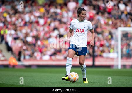 London, Großbritannien. 24. September 2022. Amy Turner (4 Tottenham) während des Barclays FA Womens Super League-Spiels zwischen Arsenal und Tottenham Hotspur im Emirates Stadium in London, England. (Liam Asman/SPP) Quelle: SPP Sport Press Photo. /Alamy Live News Stockfoto