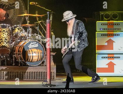 Texas, USA. 23. September 2022. Billy Gibbons von ZZ Top treten am 23. September 2022 im Germania Insurance Amphitheatre in Austin, Texas, auf. (Foto von Maggie Boyd/SipaUSA) Quelle: SIPA USA/Alamy Live News Stockfoto