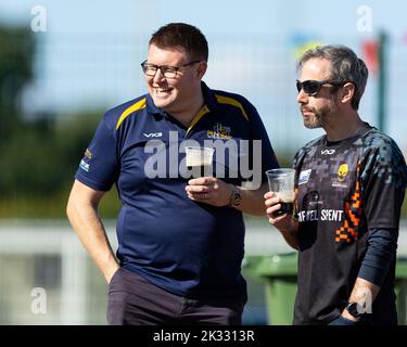 Worcester, Großbritannien. 24. September 2022. Unterstützer von Worcester Warriors vor dem Spiel der Gallagher Premiership Worcester Warriors gegen Newcastle Falcons im Sixways Stadium, Worcester, Großbritannien, 24.. September 2022 (Foto von Nick Browning/News Images) in Worcester, Großbritannien am 9/24/2022. (Foto von Nick Browning/News Images/Sipa USA) Quelle: SIPA USA/Alamy Live News Stockfoto