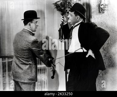 Stan Laurel und Oliver Hardy in der Filmszene 'zweimal zwei' 1933 Stockfoto