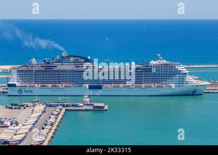 MSC Meraviglia Kreuzfahrtschiff im Hafen von Barcelona, Spanien Stockfoto