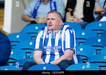 Sheffield, Großbritannien. 24. September 2022. Ein Fan vonSheffield Wednesday beim Sky Bet League 1 Spiel Sheffield Wednesday gegen Wycombe Wanderers in Hillsborough, Sheffield, Großbritannien, 24.. September 2022 (Foto von Ben Early/News Images) in Sheffield, Großbritannien am 9/24/2022. (Foto von Ben Early/News Images/Sipa USA) Quelle: SIPA USA/Alamy Live News Stockfoto