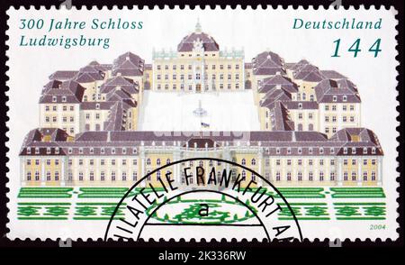 DEUTSCHLAND - UM 2004: Eine in Deutschland gedruckte Briefmarke zeigt Schloss Ludwigsburg, 300. Jahre, um 2004 Stockfoto