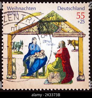 DEUTSCHLAND - UM 2003: Eine in Deutschland gedruckte Briefmarke zeigt die Heilige Familie, Weihnachten, um 2003 Stockfoto