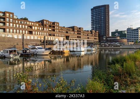 Maasboulevard und Stadthafen in Venlo, Niederlande | Maasboulevard und The Marina in Venlo, Niederlande Stockfoto