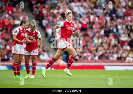 London, Großbritannien. 24. September 2022. Lina Hurtig (17 Arsenal) tritt während des Barclays FA Womens Super League-Spiels zwischen Arsenal und Tottenham Hotspur im Emirates Stadium in London, England, auf. (Liam Asman/SPP) Quelle: SPP Sport Press Photo. /Alamy Live News Stockfoto