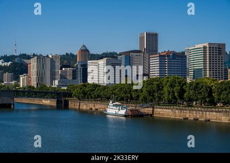Skyline der Innenstadt und Willamette River, Portland, Oregon, USA Stockfoto