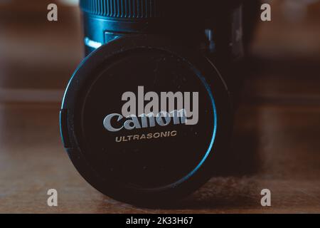 Canon EF 27-70mm F2,8 USM, Canon Background, Eriwan, Armenien - 2022. September 24: Stockfoto