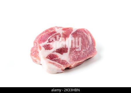 Fleischstücke aus Schweinefleisch, isoliert auf weißen, rohen, frischen Schweinehals-Steaks-Konzept Stockfoto