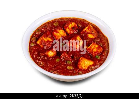 Paneer Masala ODER Curry serviert in einer Schüssel auf weißem Hintergrund. Selektiver Fokus. Stockfoto