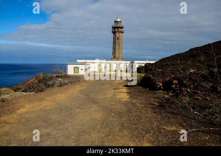 Der Leuchtturm von Faro de Orchilla vor einem blauen bewölkten Himmel Stockfoto