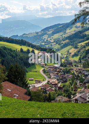 Schöne Aussicht in Val di Funes, Bozen, Trentino Alto Adige, Italien. Stockfoto