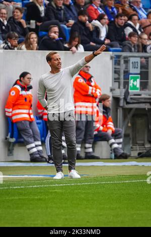 Sinsheim, Deutschland. 24. September 2022. Sinsheim, 24. 2022. September: Headcoach Gabor Gallai (Hoffenheim) beim FLYERALARM Frauen-Bundesliga-Spiel zwischen TSG 1899 Hoffenheim und VfL Wolfsburg in der PreZero Arena in Sinsheim. (Norina Toenges/Sports Press Photo/SPP) Quelle: SPP Sport Press Photo. /Alamy Live News Stockfoto