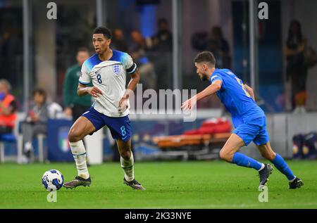 23 Sep 2022 - Italien gegen England - UEFA Nations League - Gruppe 3 - San Siro Englands Jude Bellingham während des Spiels der UEFA Nations League gegen Italien. Picture : Mark Pain / Alamy Live News Stockfoto